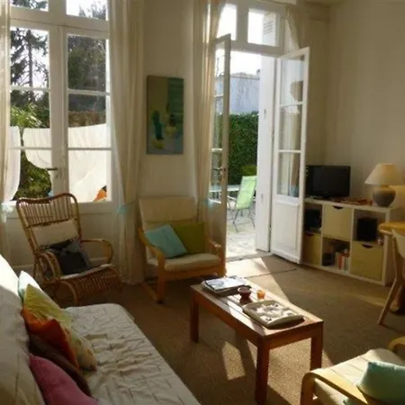 Foncillon Avec Grande Terrasse Privative 아파트 로양
