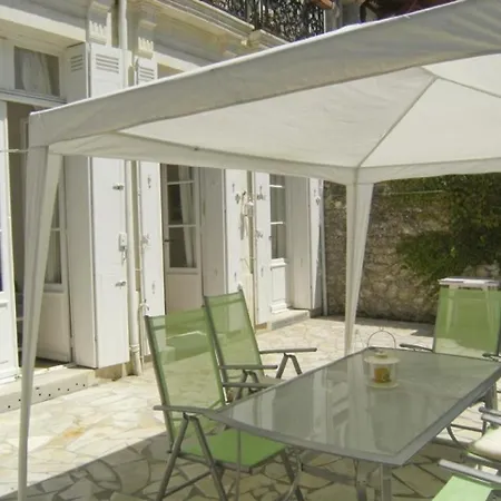 Foncillon Avec Grande Terrasse Privative