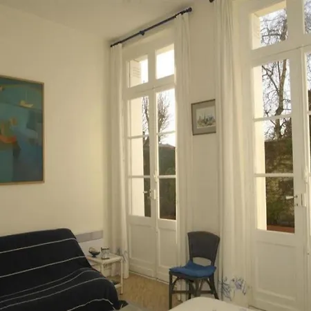 Foncillon Avec Grande Terrasse Privative 아파트 *